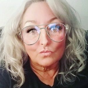 Meet your Posher, Deanna